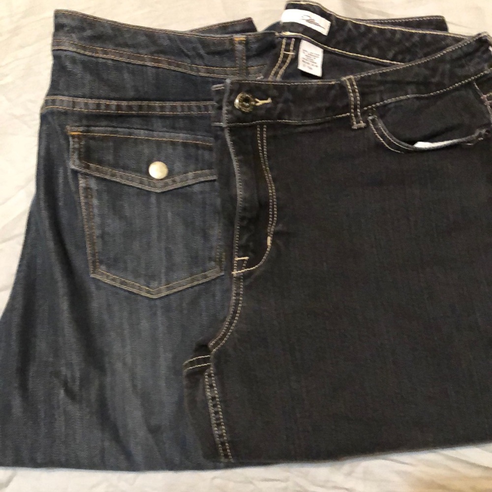 2 Pairs Chico's Dark Blue Ankle & Cropped Jeans and Black Ankle & Crop Jeans 2.5